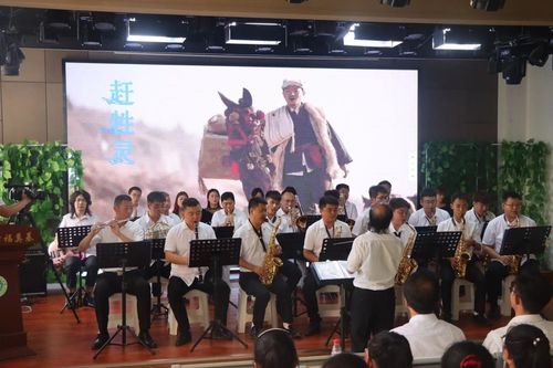 高雅藝術(shù)潤童心，管樂之聲傳校園——榆林學院管樂團走進高新二小藝術(shù)交流活動側(cè)記